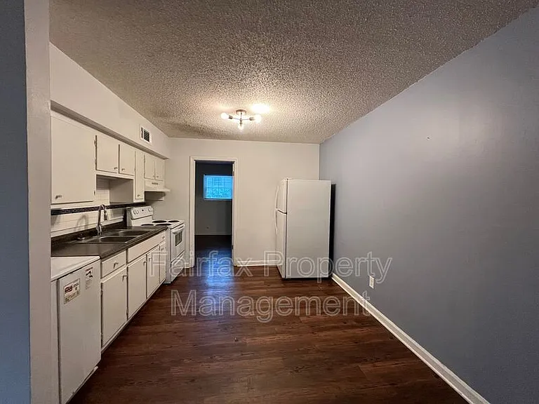 1011 Burke St #3 — Photo 4