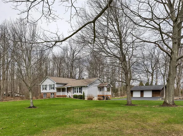 10 N Gait Dr, Grove City, PA 16127