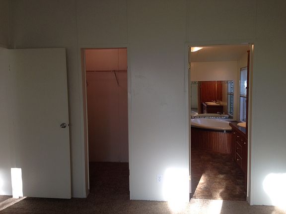 4th image of 923 E White Tail Dr