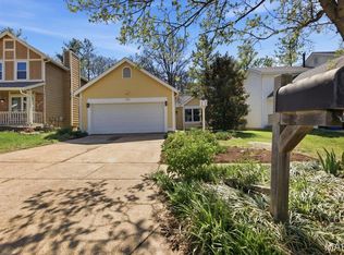 704 Ginger Wood Ct, Ballwin, MO