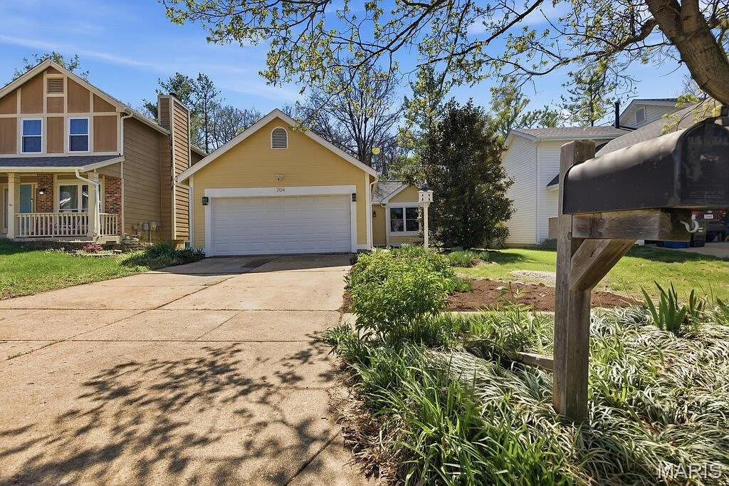 704 Ginger Wood Ct photo 1