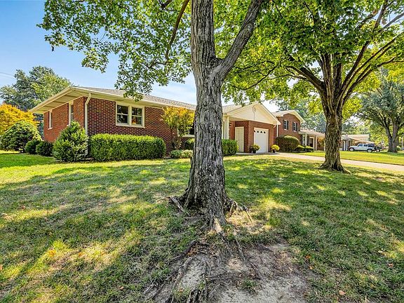 3rd image of 3444 Lydia Ln