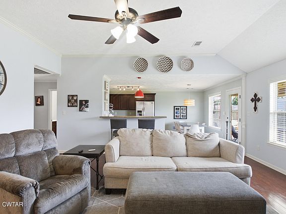 4th image of 327 Vista Dr