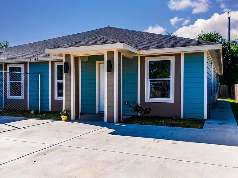 2107 Carlos Ave #A — Photo 4