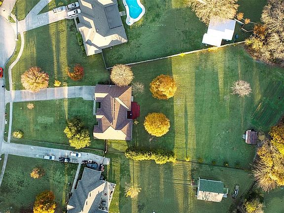3rd image of 1041 Oakbrook Dr