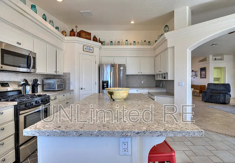 304 Acoma Blvd S — Photo 40