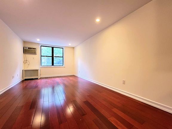 2nd image of 241 E 58th St #2Y