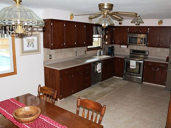 3rd image of 108 Green Bay Dr