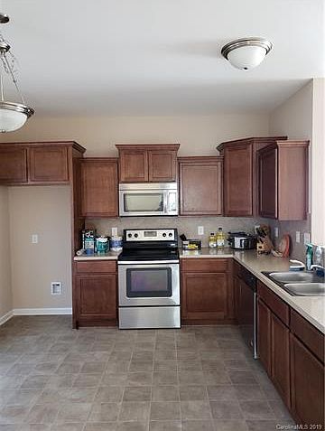 2nd image of 1171 Valley St