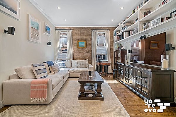 1st image of 211 W 10th St APT 1C