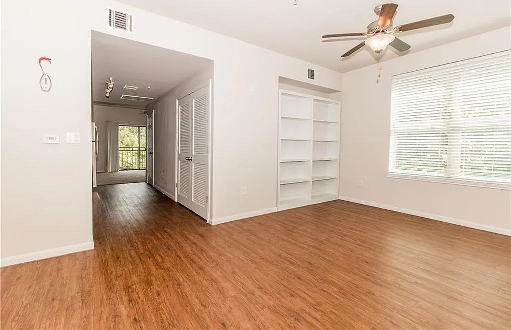 1 bed, 1.0 bath, 736 sqft, $1,450 — Photo 3