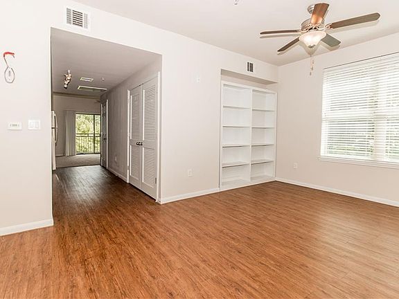 3rd image of 1401 E 4th St APT 203