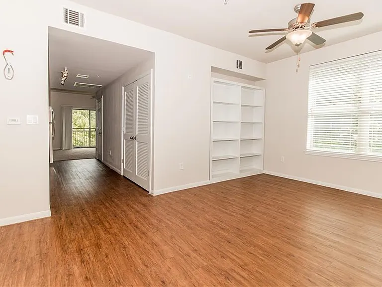 1401 E 4th St #203 — Photo 3