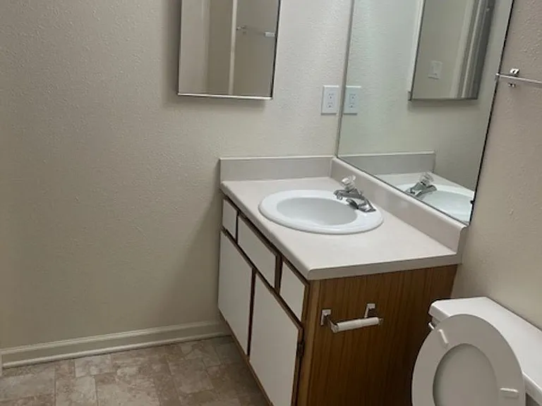 Ashley Square Apartments — Photo 72