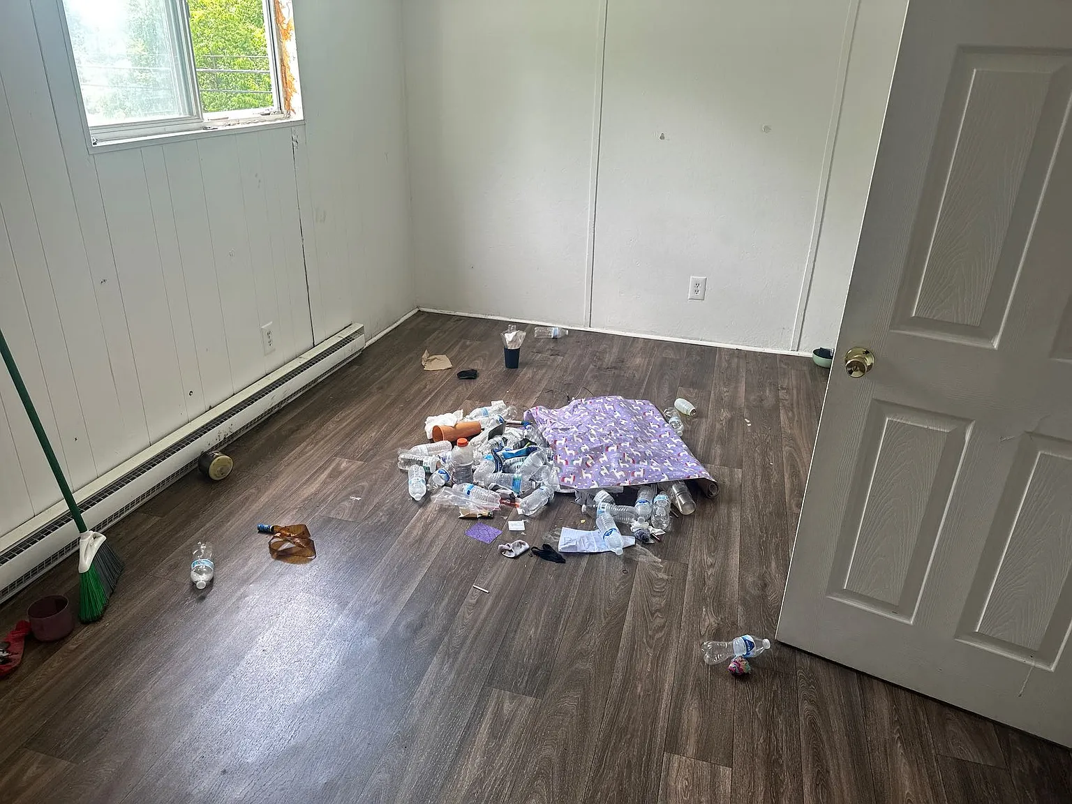 1030ThorntonAveApts — Photo 3