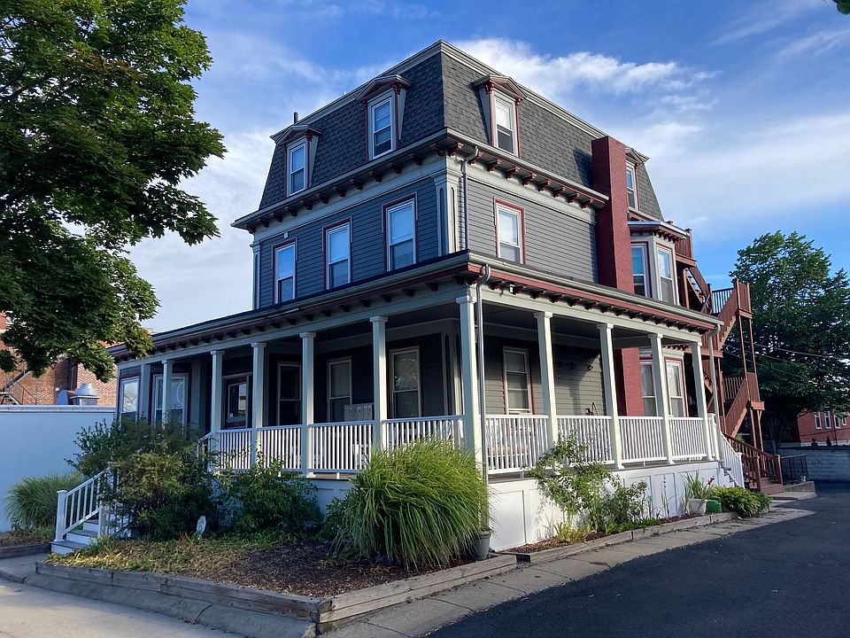 1st image of 138 Highland Ave S #30