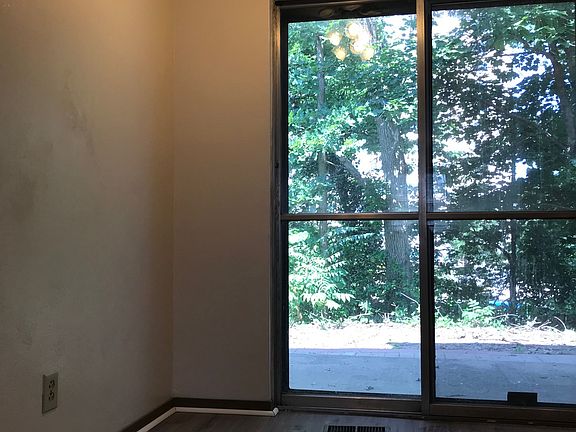 4th image of 2843-2853 Lake Shore Pl #2849