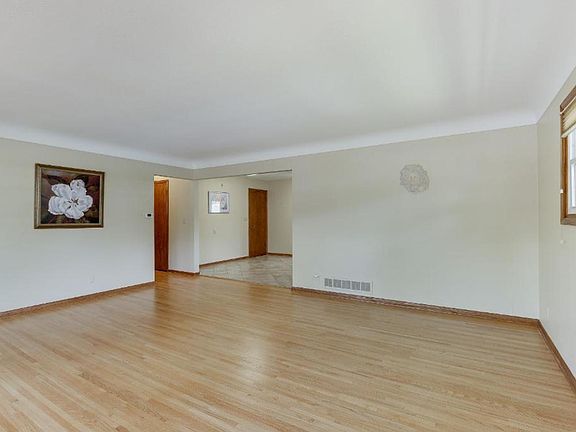 4th image of 680 Grafton Ave N