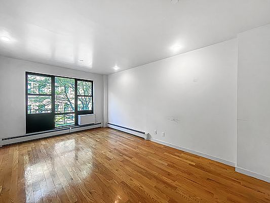 3rd image of 150 W 111th St APT 3B