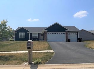 6359 Crystal Brook Ln, Machesney Park, IL 61115
