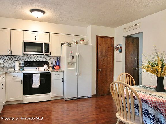 4th image of 912 Coachlight Ln