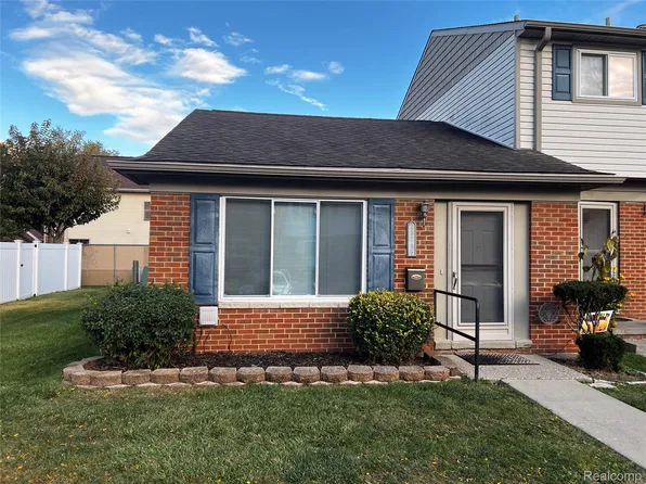 25746 Salem St #20, Roseville, MI 48066