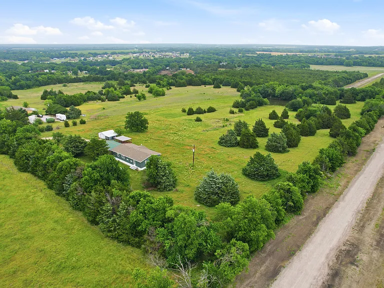 4196 FM 75 — Photo 18