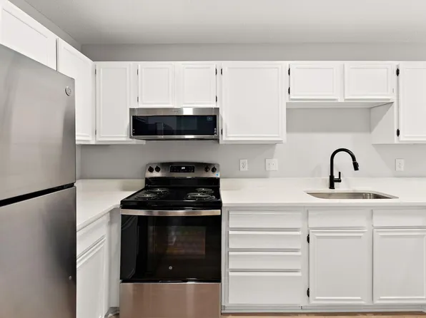 1199 Timbershore Ln, Eagan, MN 55123