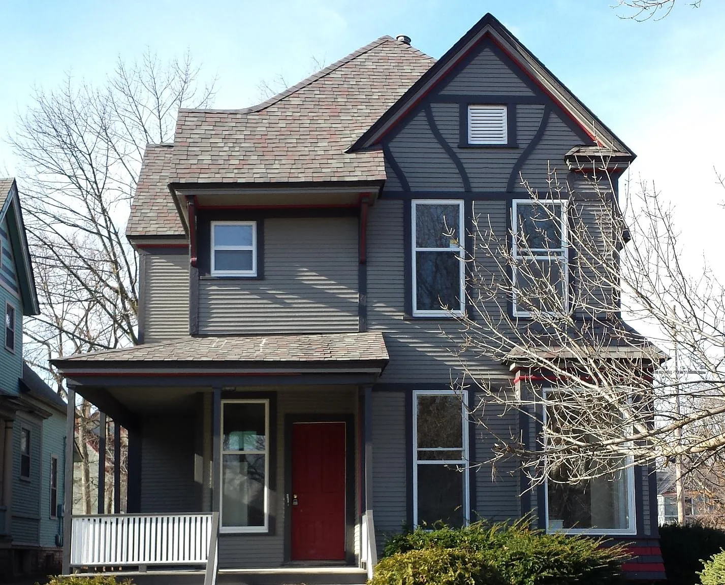 301 Henry Avenue SE — Photo 2