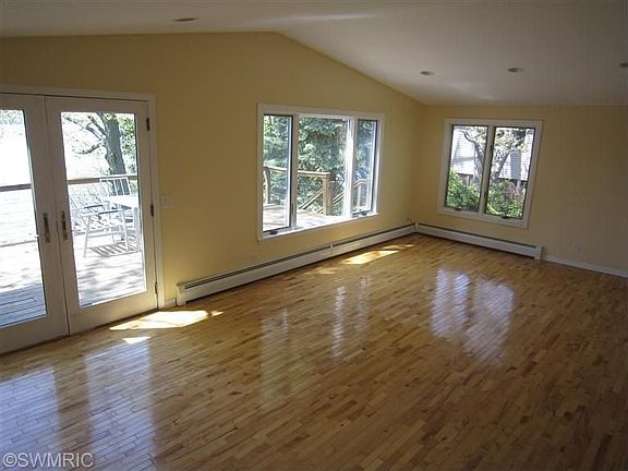 5th image of 346 Lakeside Dr