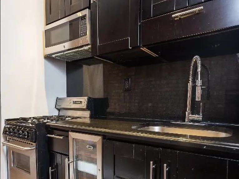 273 W 10th St #1RE — Photo 5