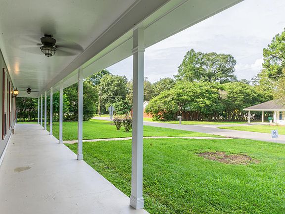 3rd image of 8 Williamsburg Dr