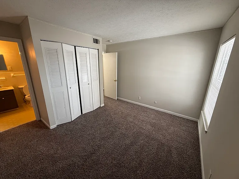 Charlestown House Apartments — Photo 18
