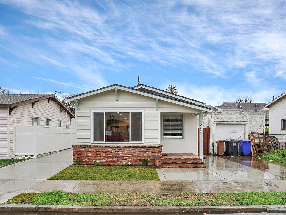 1st image of 209 4th St