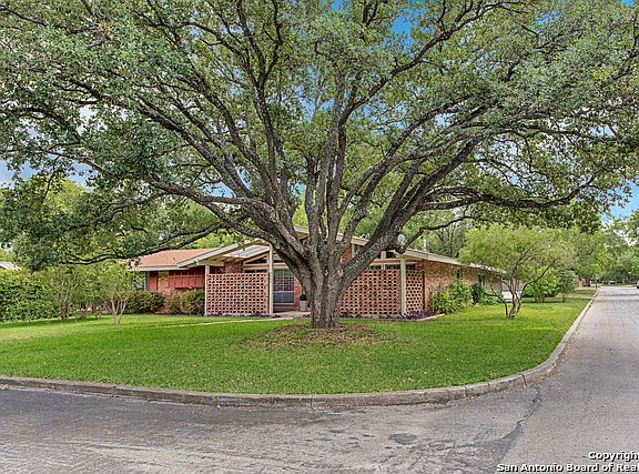 2nd image of 8402 Laurelcrest Pl