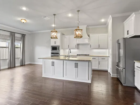 40419 Champagne Ave, Prairieville, LA 70769