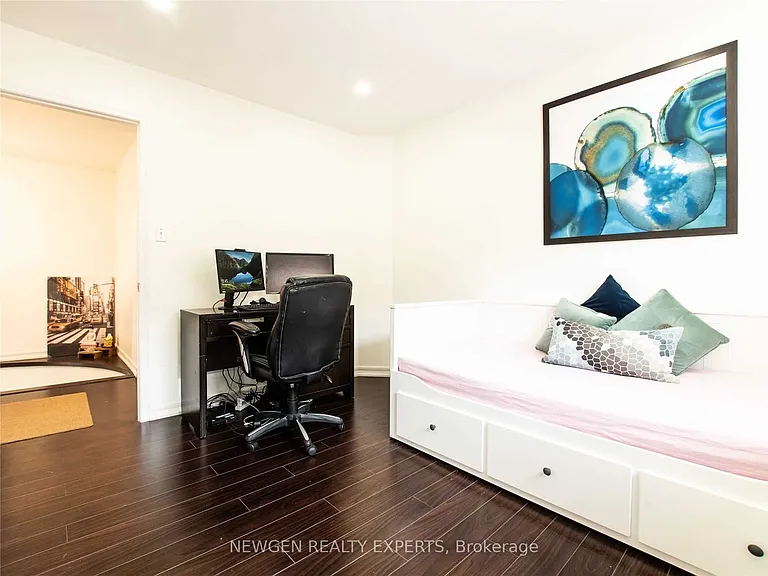 134 Muirland Cres N #MAIN FL — Photo 11