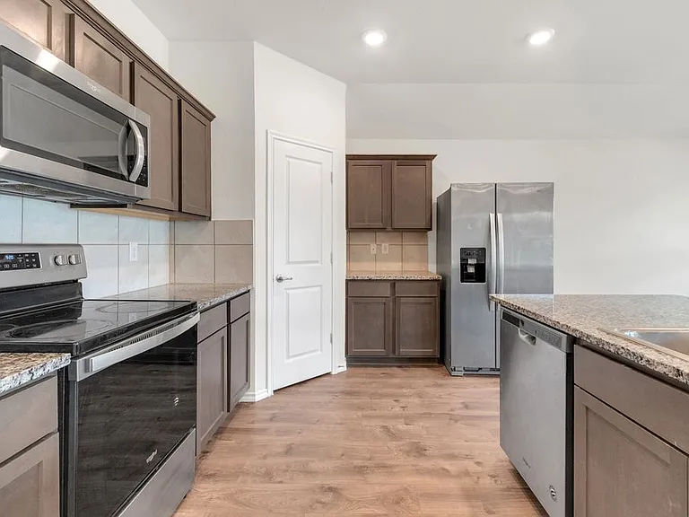 722 Windmill St — Photo 17