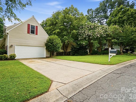 2nd image of 4802 Bridle Ridge Ln