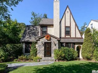 97 Locust St, Garden City, NY 11530