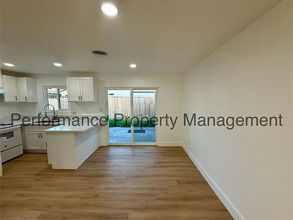 3rd image of 3401 Squire Ln #A
