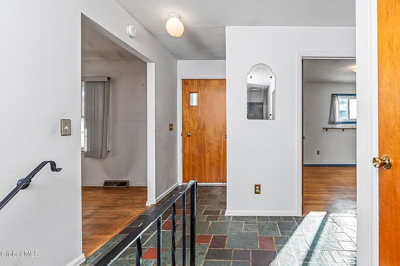 3rd image of 188 Tampa Avenue