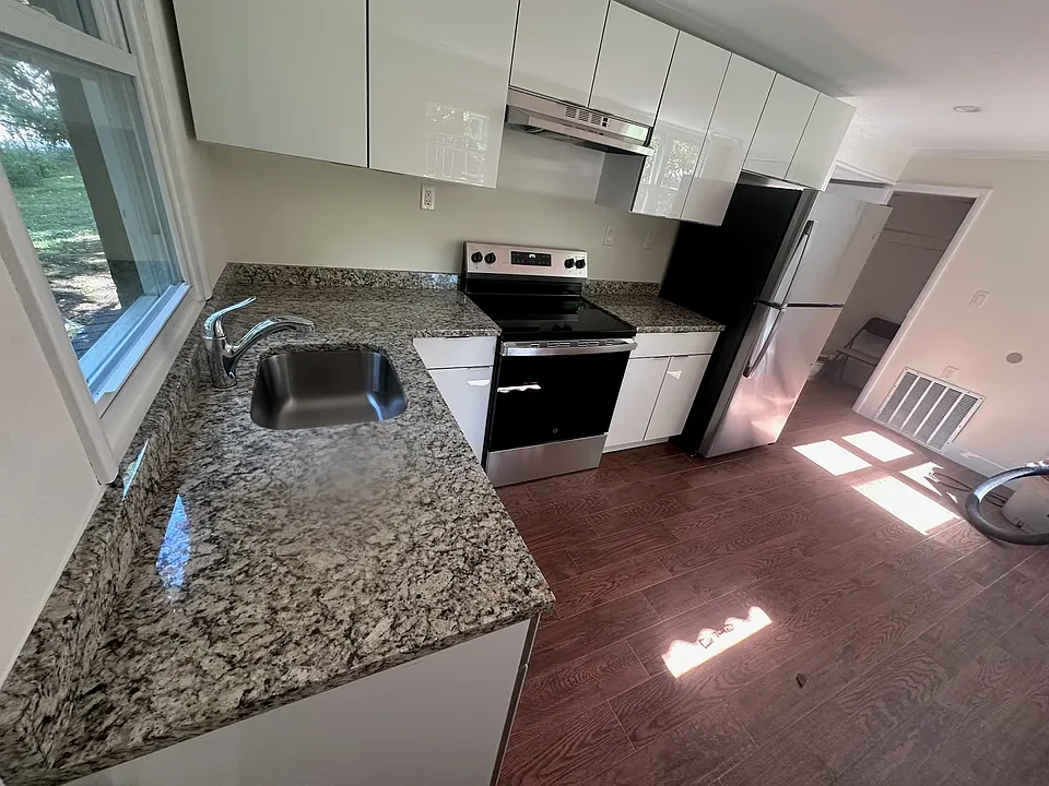 105 Red Mill Rd #2