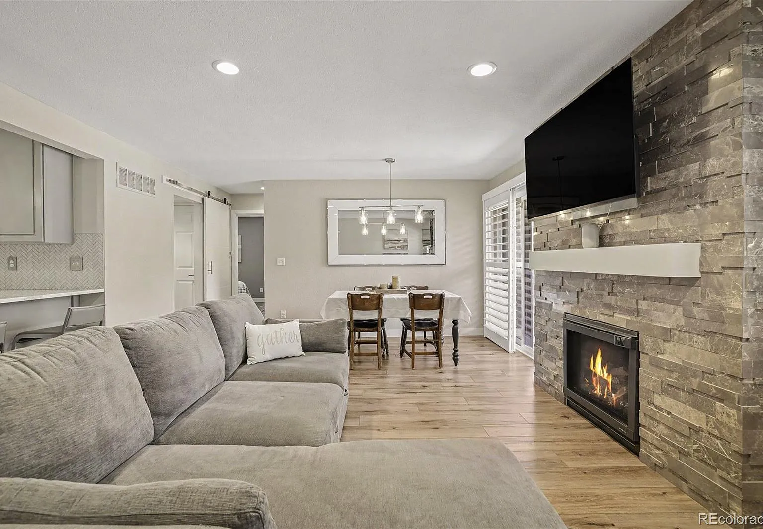 2 bed, 1095 sqft, $2,150 — Photo 2