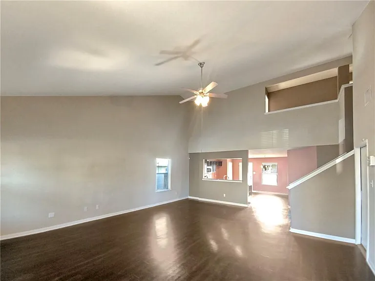 283 Goddard — Photo 4