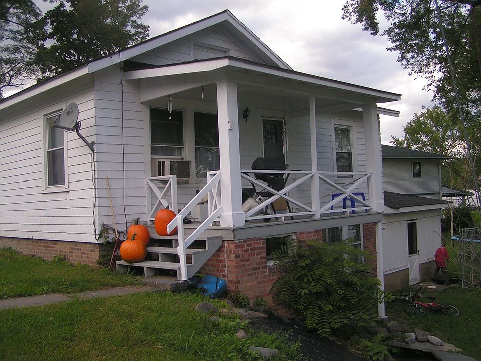 2nd image of 116 S River St