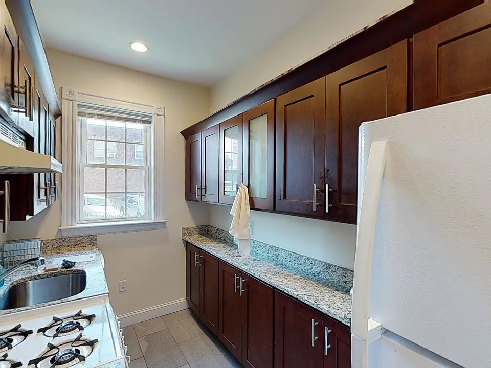 15 Glenville Ave #18C