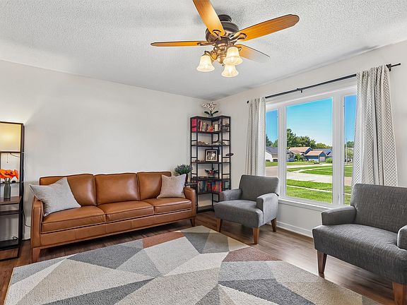 5th image of 885 4th St