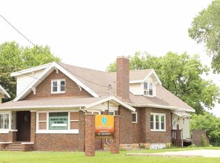 2421 University Ave, Dubuque, IA 52001