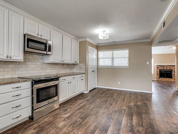 5th image of 1410 Thackery Dr